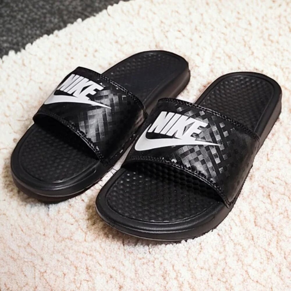 NIKE BENASSI Black Slides Womens 7 Summer Sandals Pool Beach - Picture 5 of 12